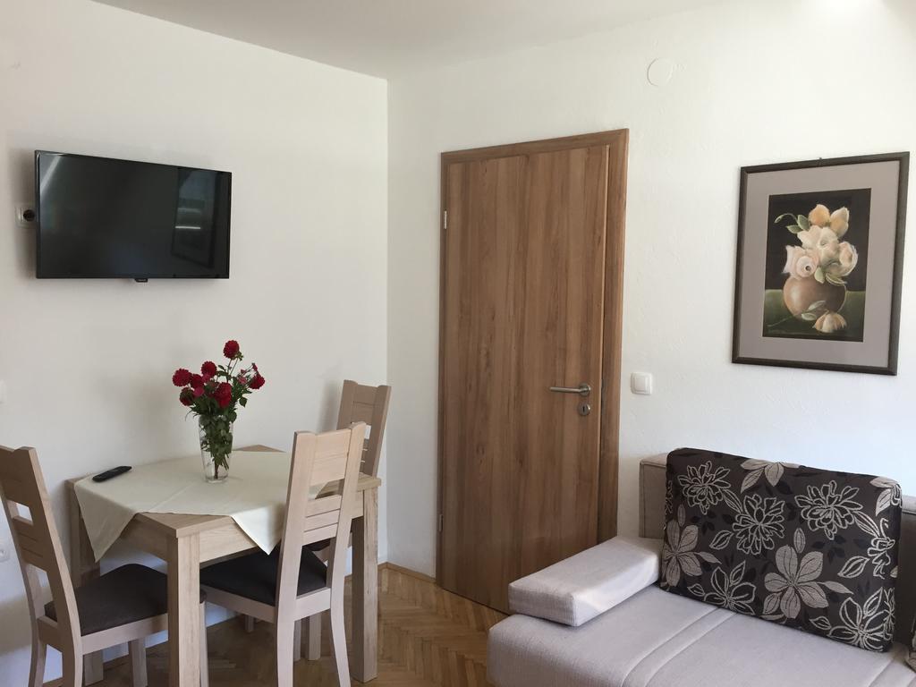 Apartmaji In Sobe Tina 크라니스카고라 외부 사진