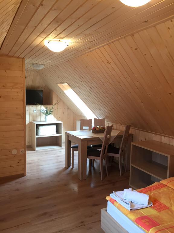 Apartmaji In Sobe Tina 크라니스카고라 외부 사진