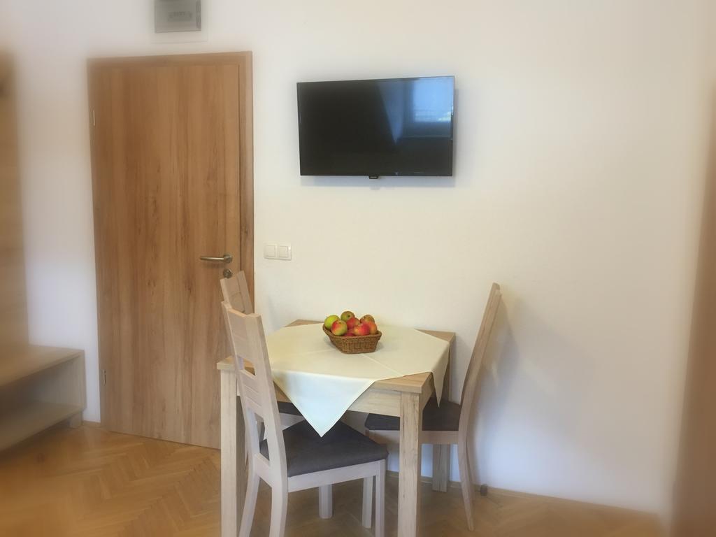 Apartmaji In Sobe Tina 크라니스카고라 외부 사진